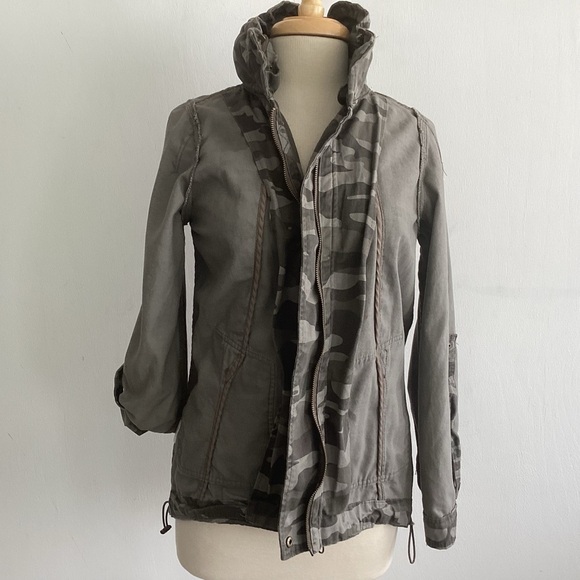 Jolt Long Sleeve Camouflage Hooded Drawstring Hem Front Zip Up Utility Jacket M - Picture 12 of 16